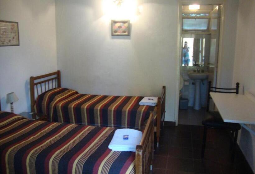 Трехместный Номер Классика, Hospedaje Acacia