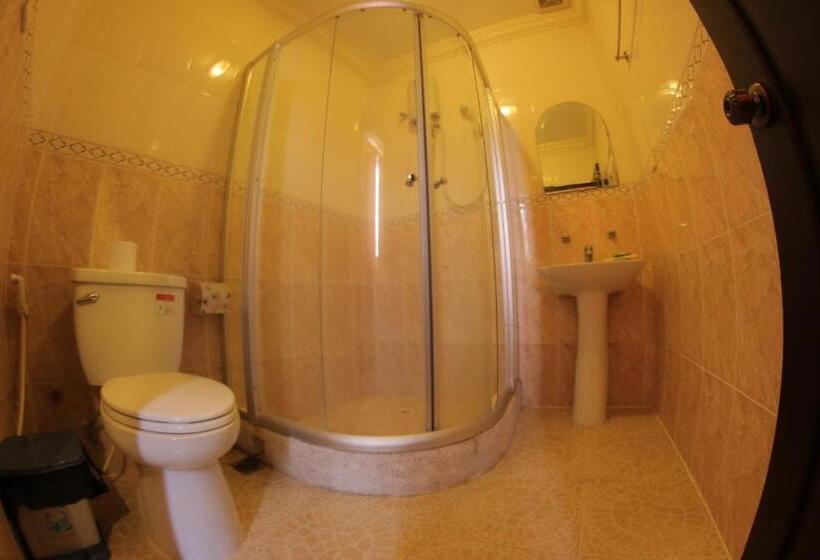 Номер Стандарт Трехместный, Golden Noura Villa Pub & Restaurant