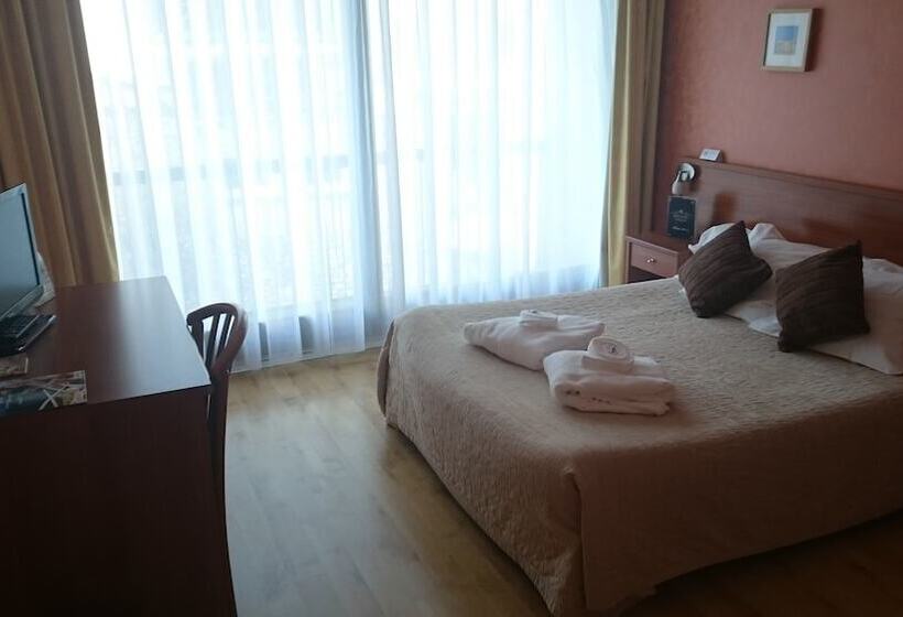 Номер Стандарт, Brit Hotel Du Ban