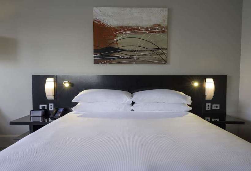 キングサイズベッドのスイートルーム, Hilton Istanbul Bomonti Hotel & Conference Center