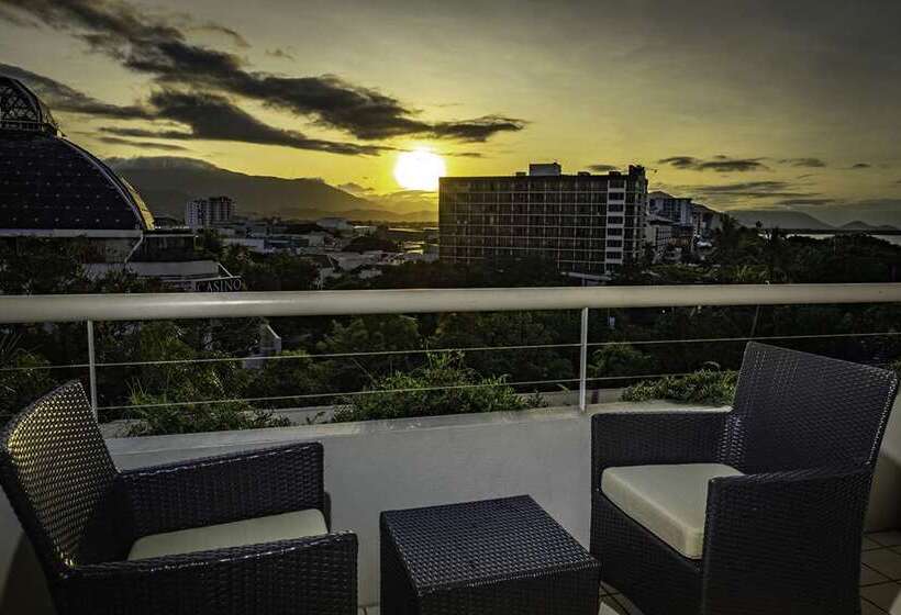 キングサイズベッドのスイートルーム, Hilton Istanbul Bomonti Hotel & Conference Center