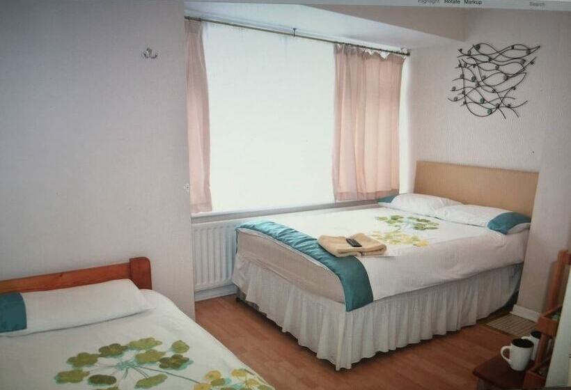 Номер Стандарт Трехместный, Apple House Guesthouse Heathrow Airport