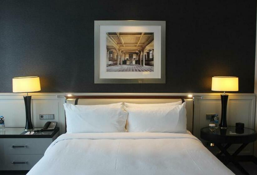 身障者適用キングサイズベッドルーム, Hilton Istanbul Bomonti Hotel & Conference Center