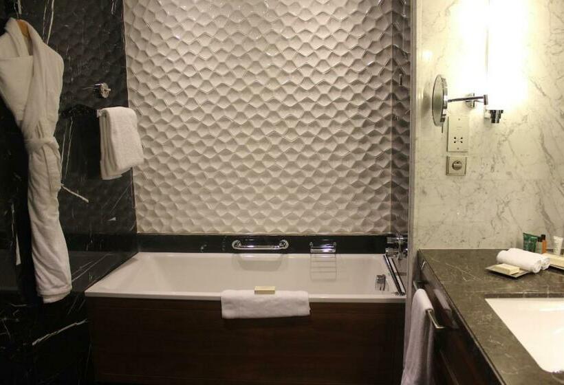 キングサイズベッドのエクゼクティブルーム, Hilton Istanbul Bomonti Hotel & Conference Center