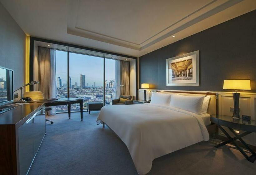 キングサイズベッドのデラックスルーム, Hilton Istanbul Bomonti Hotel & Conference Center