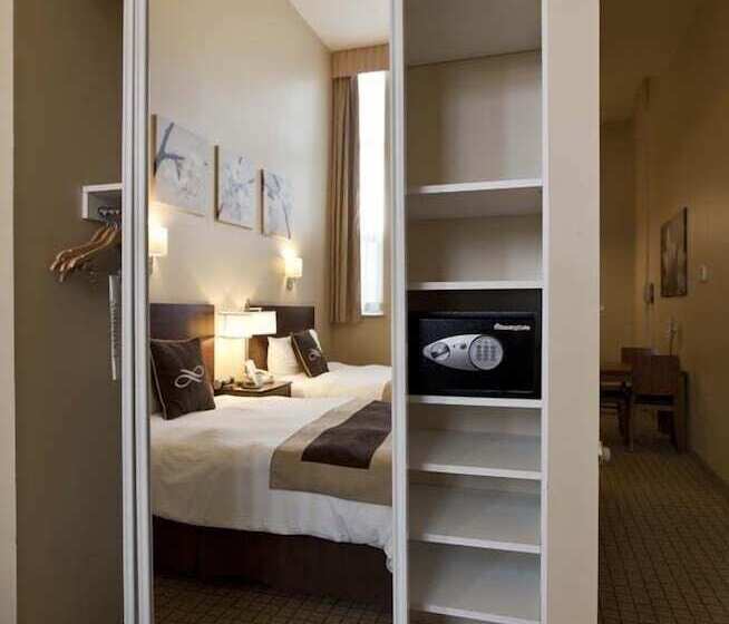 Suite, Pointe Plaza
