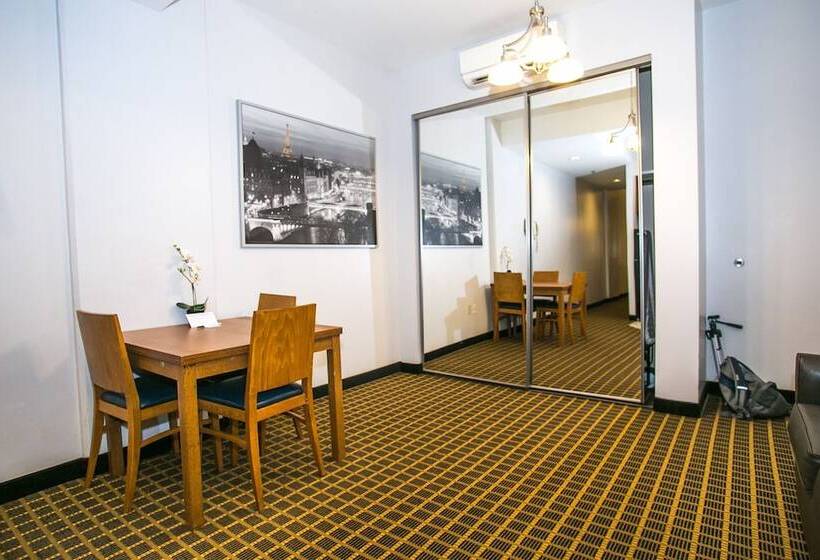 Suite, Pointe Plaza