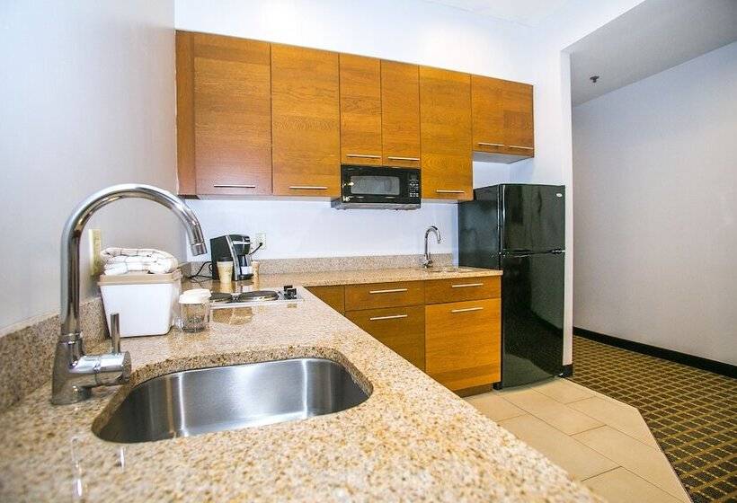 Suite, Pointe Plaza