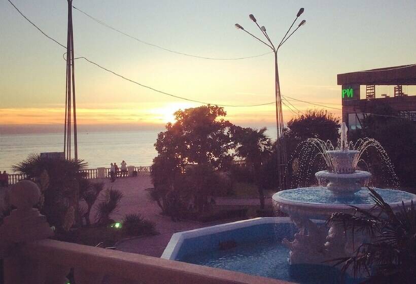 سوییت با چشم‌انداز دریا, Dolphin Resort & Conference Center