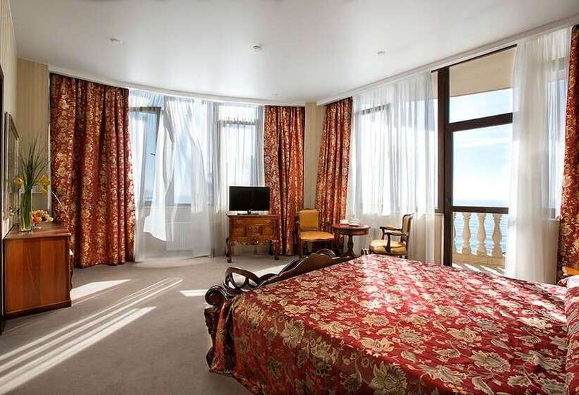 سوییت با چشم‌انداز دریا, Dolphin Resort & Conference Center