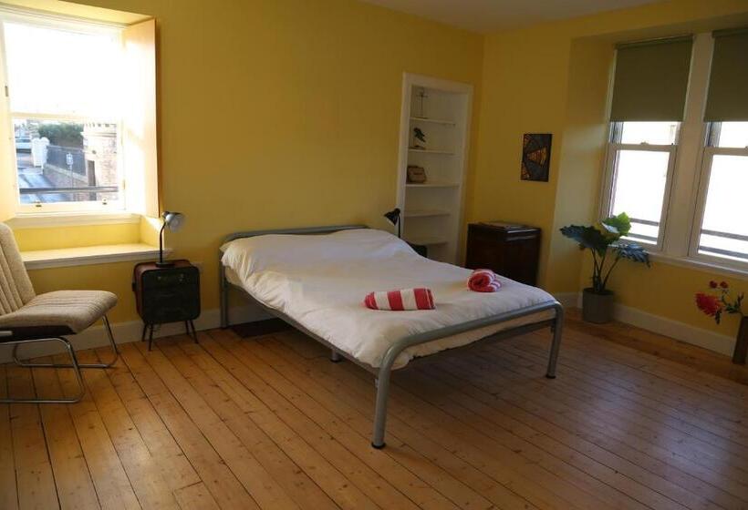 Семейный Номер, The Dolphin Inn Hostel