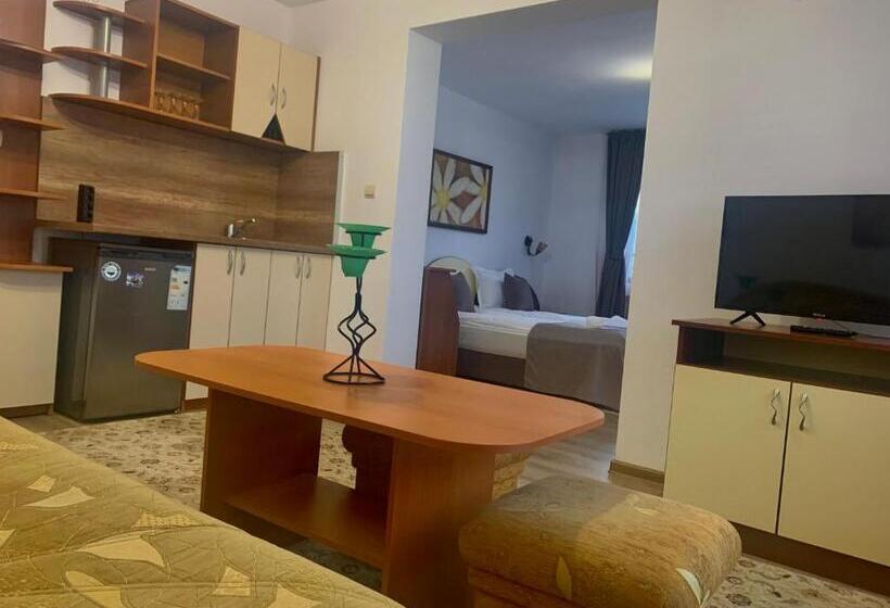 Семейный Номер, Honey House
