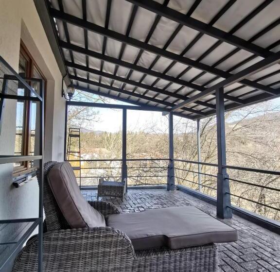 آپارتمان 1 خوابه با تراس, Vila Zia