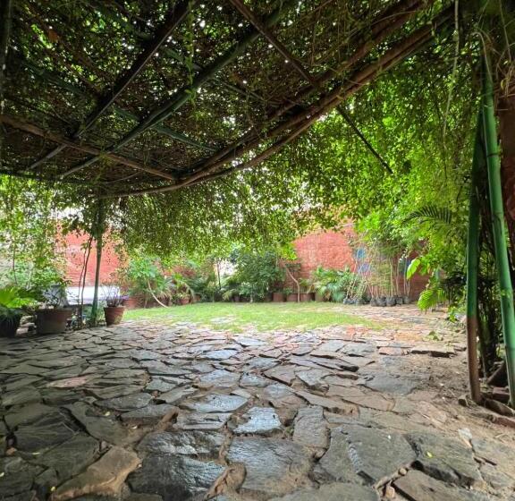 סטודיו סטנדרטי נוף לגינה, Bhoora House