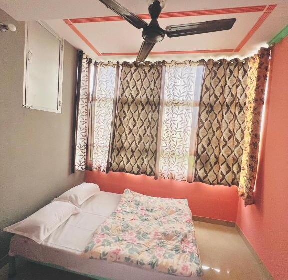 דירת חדר נוף לגינה, Bhoora House
