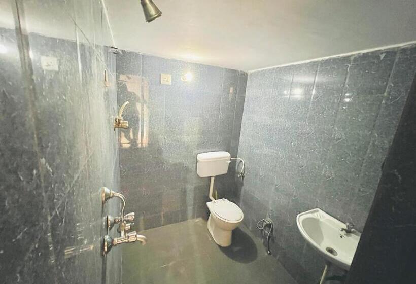דירת חדר נוף לגינה, Bhoora House