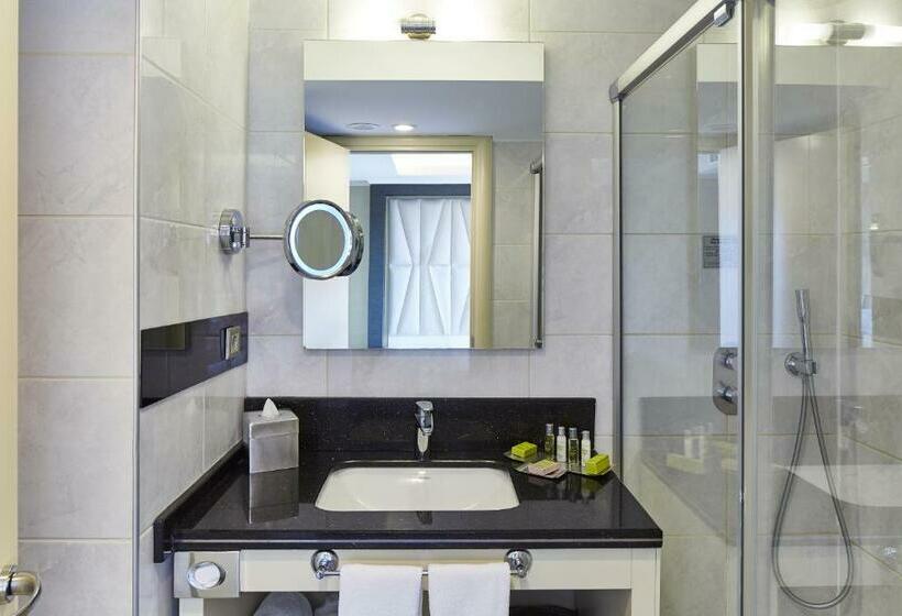 اتاق استاندارد با تخت بزرگ, Doubletree By Hilton Hotel Izmir   Alsancak