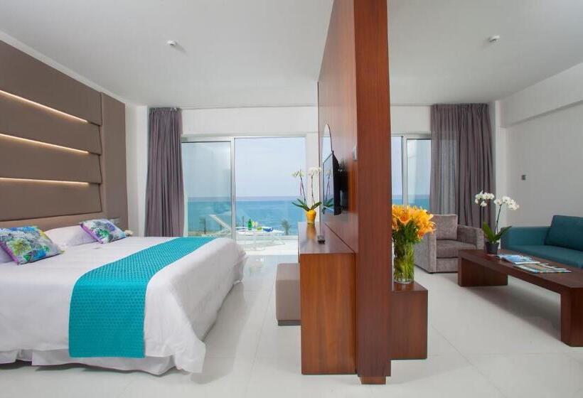 キングサイズベッドのスイートルーム, King Evelthon Beach Hotel & Resort