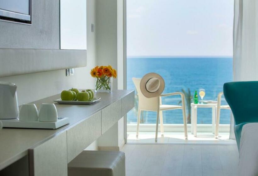 オーシャンビュースーペリアールーム, King Evelthon Beach Hotel & Resort