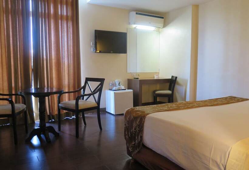 Номер Deluxe, The Ritz Hotel At Garden Oases