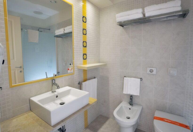 اتاق سوپریور چهار تخته, Sikania Eco Resort