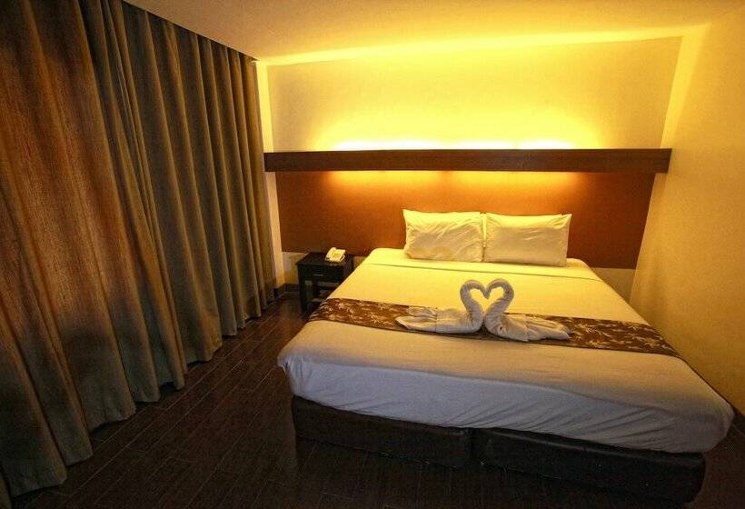 Номер Deluxe, The Ritz Hotel At Garden Oases