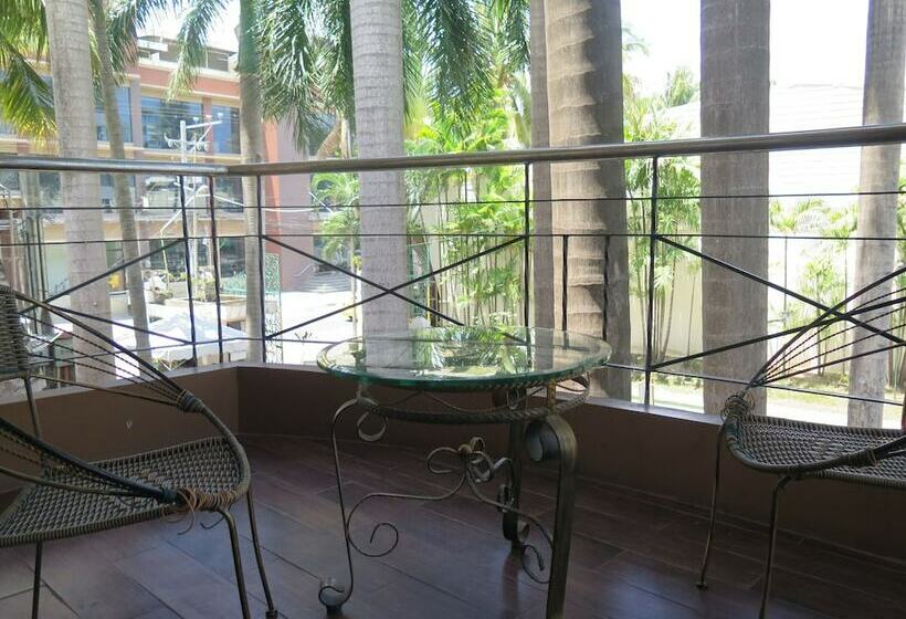 Номер Superior, The Ritz Hotel At Garden Oases