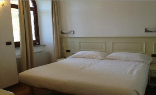 اتاق استاندارد با چشم‌انداز دریا, Albergo Ristorante Paradiso