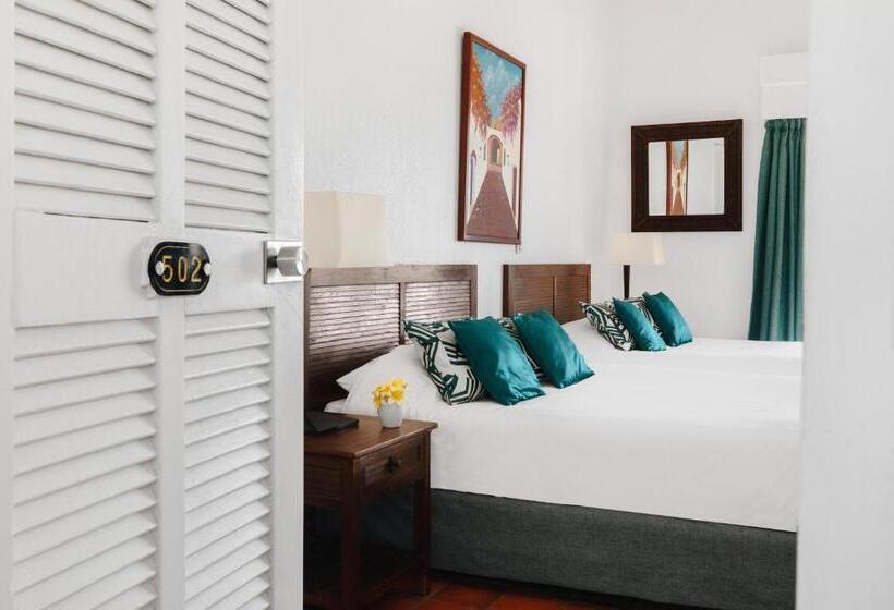 اتاق سوپریور با تخت بزرگ, Esmeralda Resort