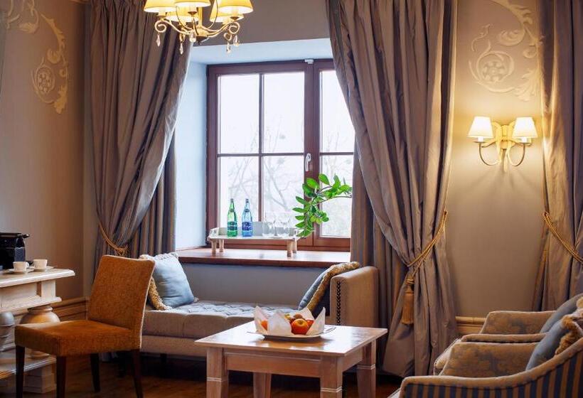 Family Suite, Krol Kazimierz