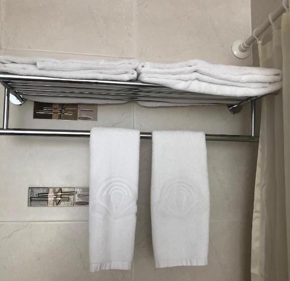 اتاق لوکس با بالکن و چشم‌انداز دریا, Rembrandt Hotel Nha Trang