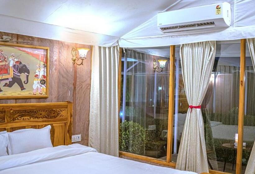 چادر با خدمات رفاهی استاندارد, Kurja Resort Balsamand