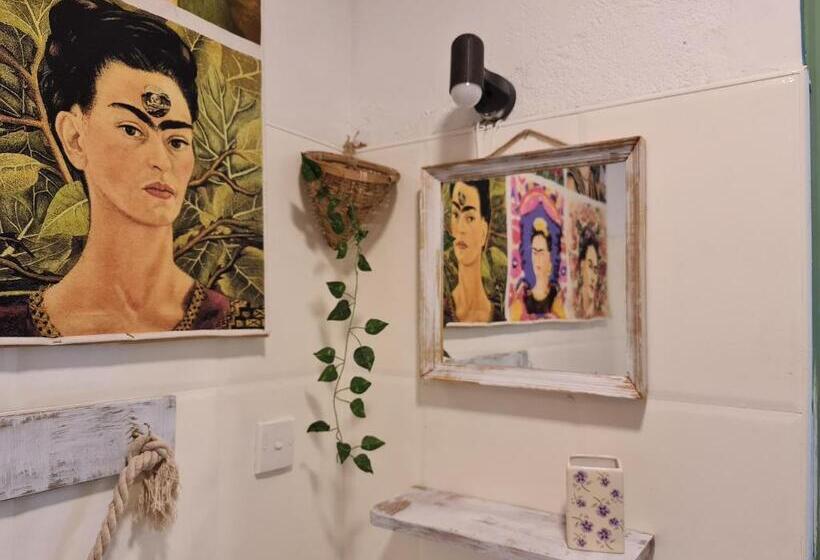 اتاق لوکس, Frida House