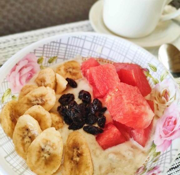 سرير فى غرفة مشتركه, Intoy S Place
