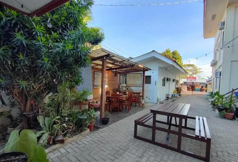 ルームシェアのワンベッド, Intoy S Place
