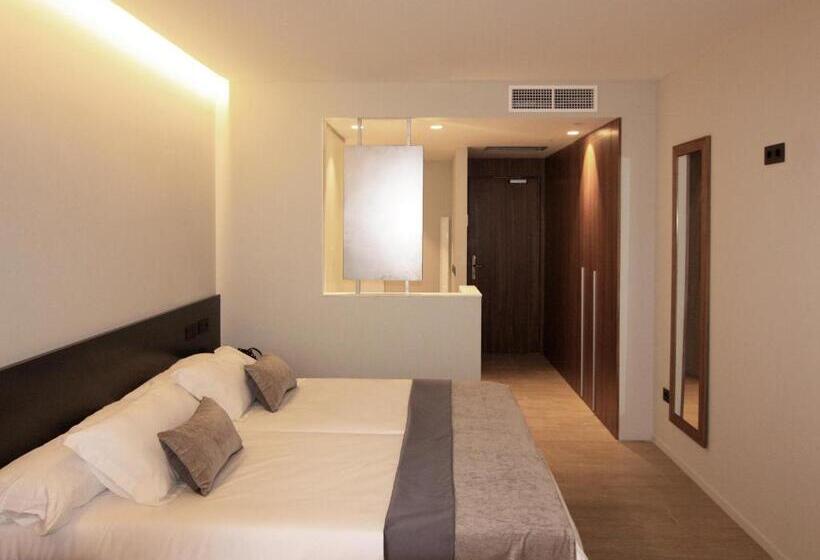 스탠다드 룸, Raval De La Mar
