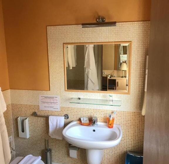이코노미 룸, 21 Aprile Accommodation