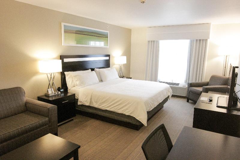 キングサイズベッドのスイートルーム, Holiday Inn Express And Suites Montgomery, An Ihg