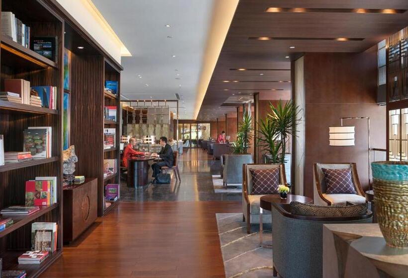 Club Room King Bed, Mandarin Oriental Pudong, Shanghai