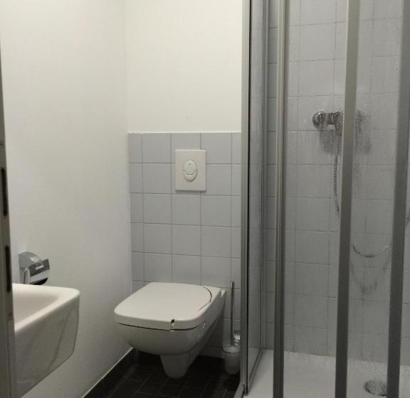 اتاق استاندارد با سرویس بهداشتی مشترک, Bnb Near Brandenburg Gate   Rooms & Apartments
