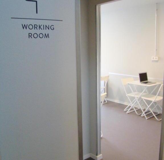 اتاق استاندارد چهارنفره با سرویس بهداشتی مشترک, Bnb Near Brandenburg Gate   Rooms & Apartments