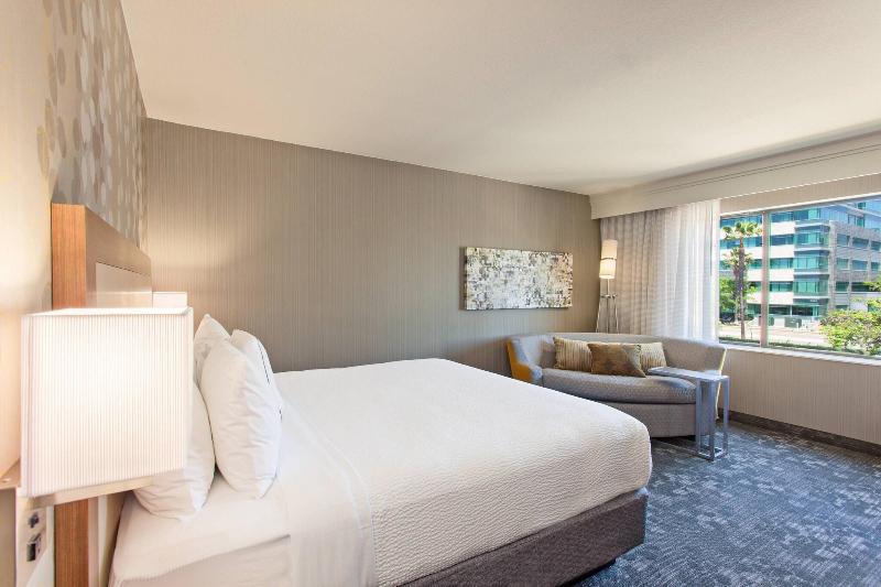 스위트 킹사이즈 침대, Courtyard San Diego Central