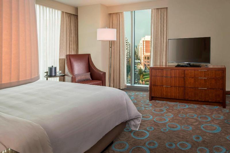 이그제큐티브 스위트 킹침대, Marriott Marquis Washington, Dc