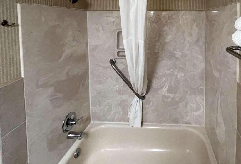 Люкс Кровать Кинг, Quality Inn & Suites Grants   I 40