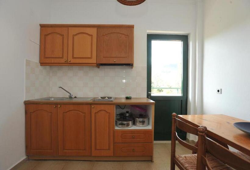 شقة غرفتين, Kantaros Apartments