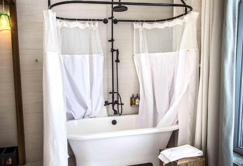 Номер Классика Кровать Квин, & Spa Le Germain Charlevoix