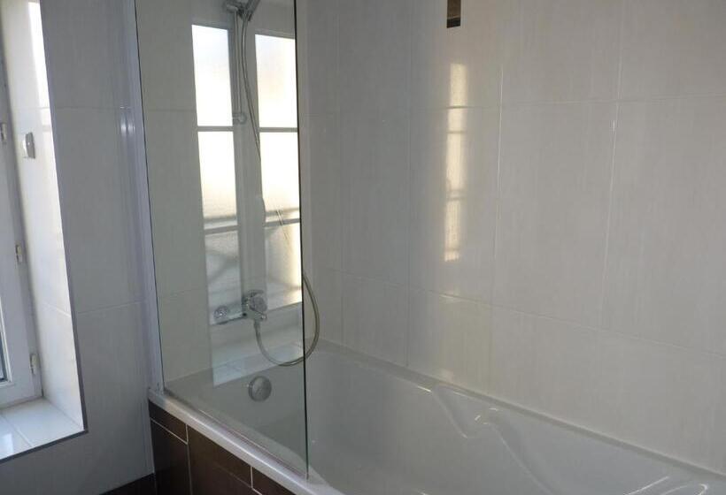 Трехместный Номер Deluxe, The Originals Boutique, Hôtel De La Paix, Beaune