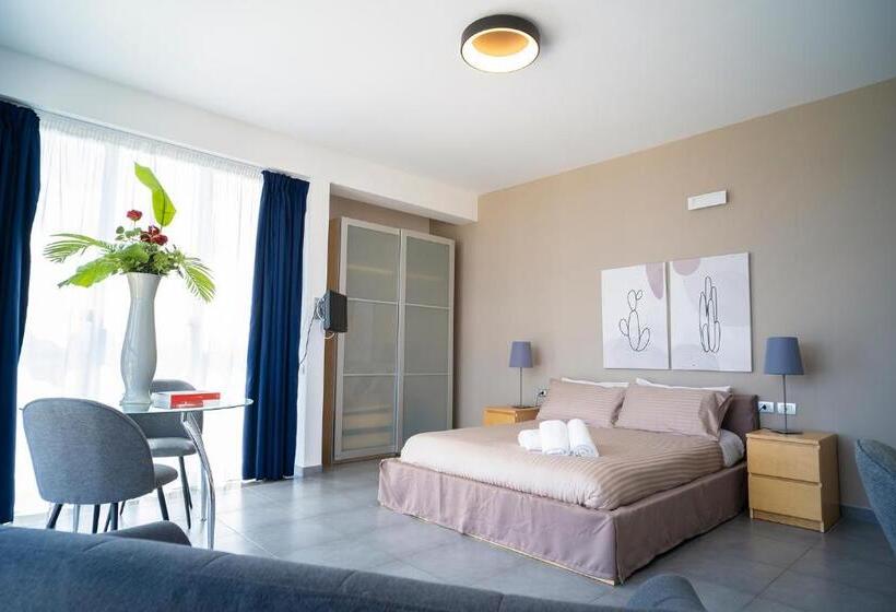 标准间, Enny Camere