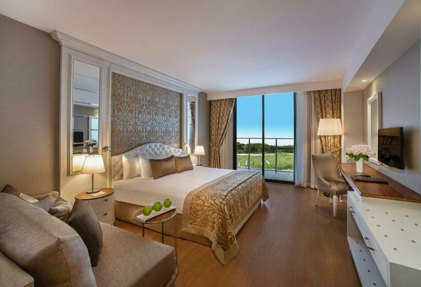 اتاق استاندارد سه تخته با چشم‌انداز, Aska Lara Resort & Spa