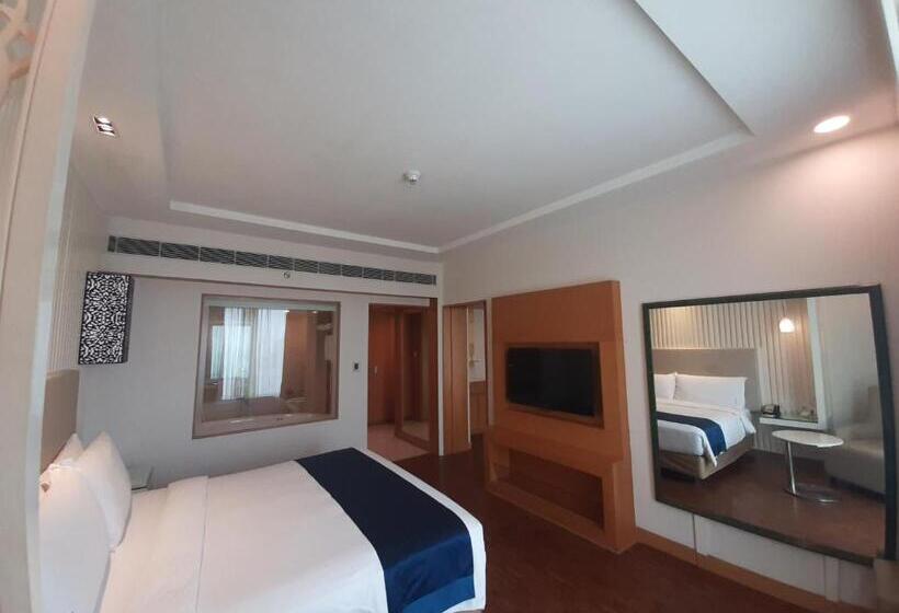 Номер Deluxe Кровать Кинг, Holiday Inn Amritsar Ranjit Avenue By Ihg